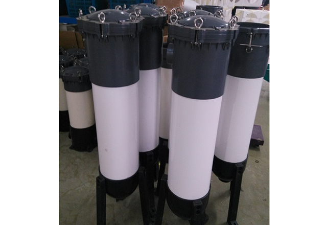 cartridge filter housing